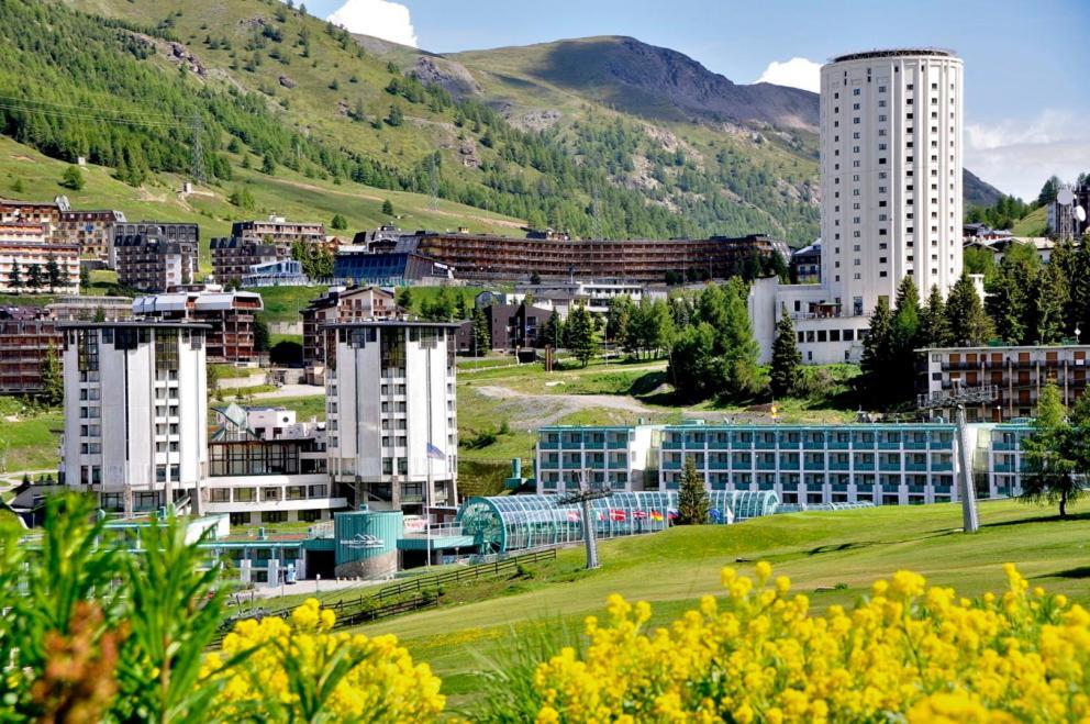Attico Villaggio Olimpico Colle Sestriere Exterior foto